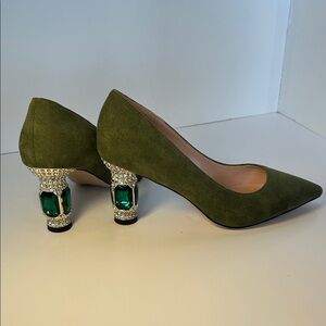 Elegant Green Suede Heels with Embellished Heel